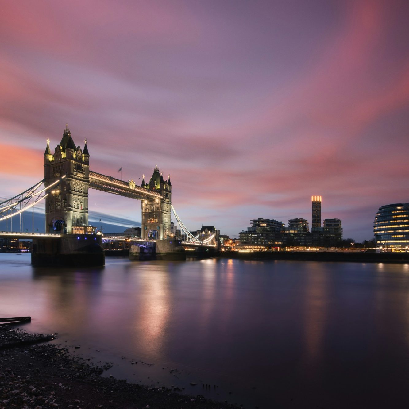 London Business Owners and Investors Tower Bridge London representing business growth and capital raising services provided by Hayes & Co to London businesses and startups